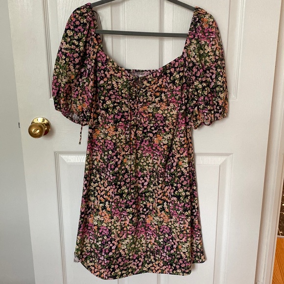H&M puff sleeve floral dress - Picture 2 of 4